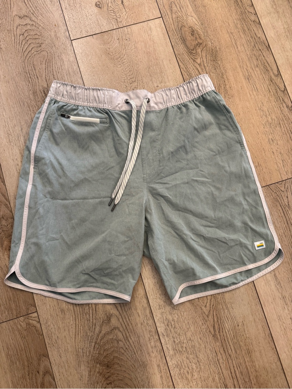 Vuori Bank shorts